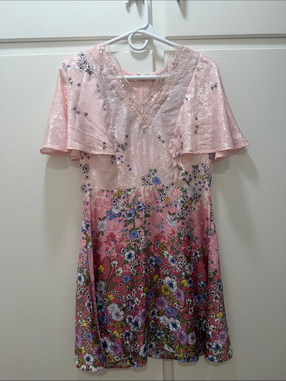Pink Floral V-Neck Casual Women’s Dress with Lace Yoke